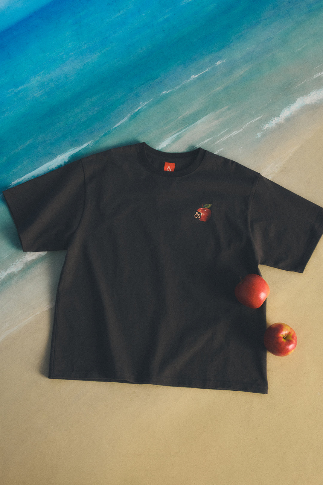 VACATION APPLE T-SHIRT