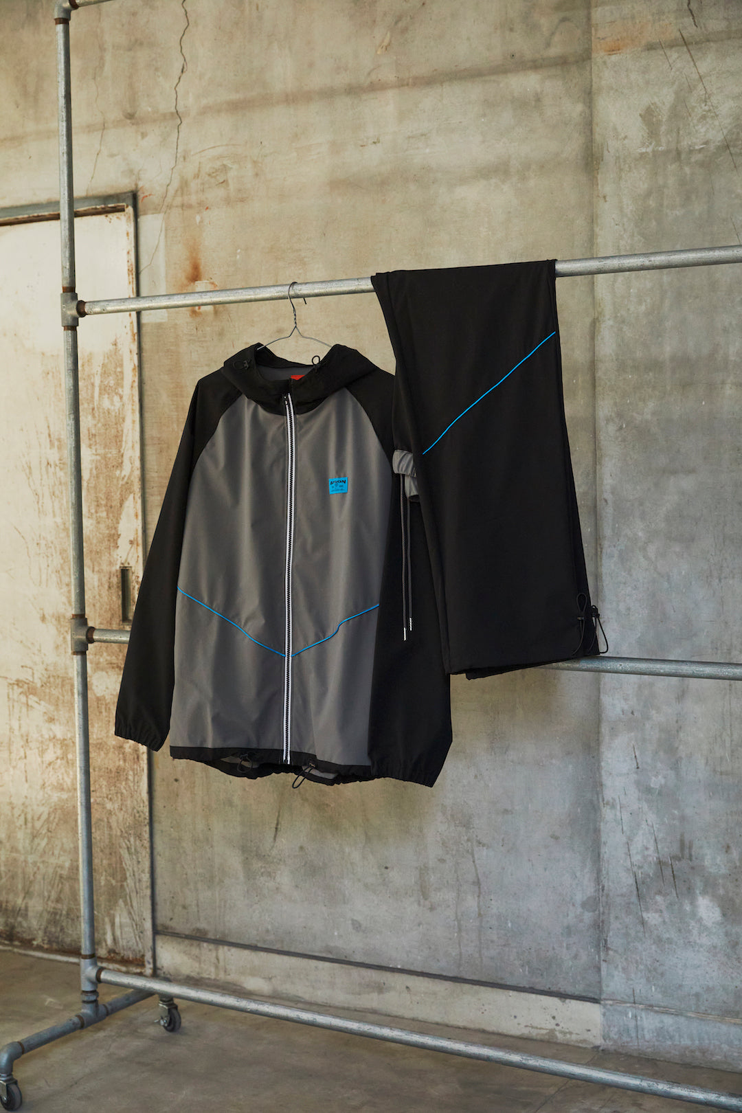 LINE WIND BREAK PANTS