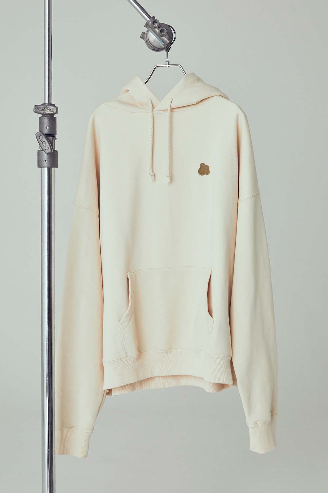 &RSON LEATHER WAPPEN HOODIE (BEIGE)