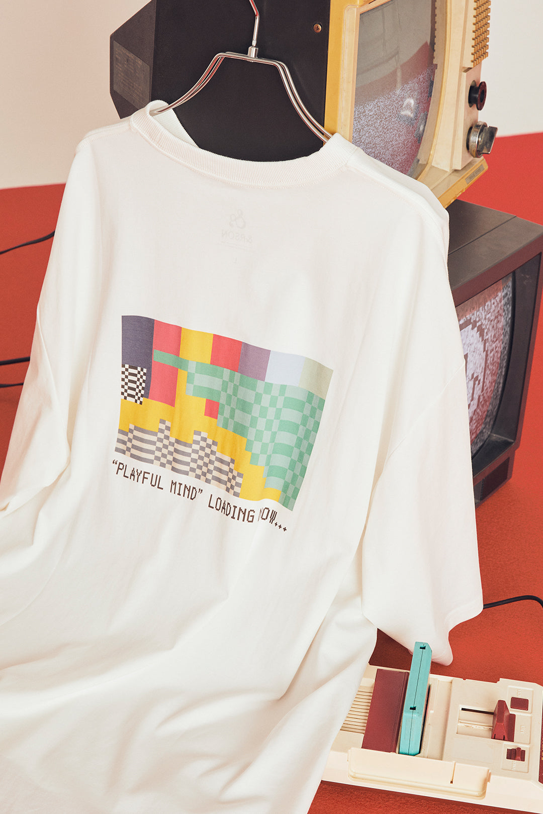 LOADING T-SHIRTS