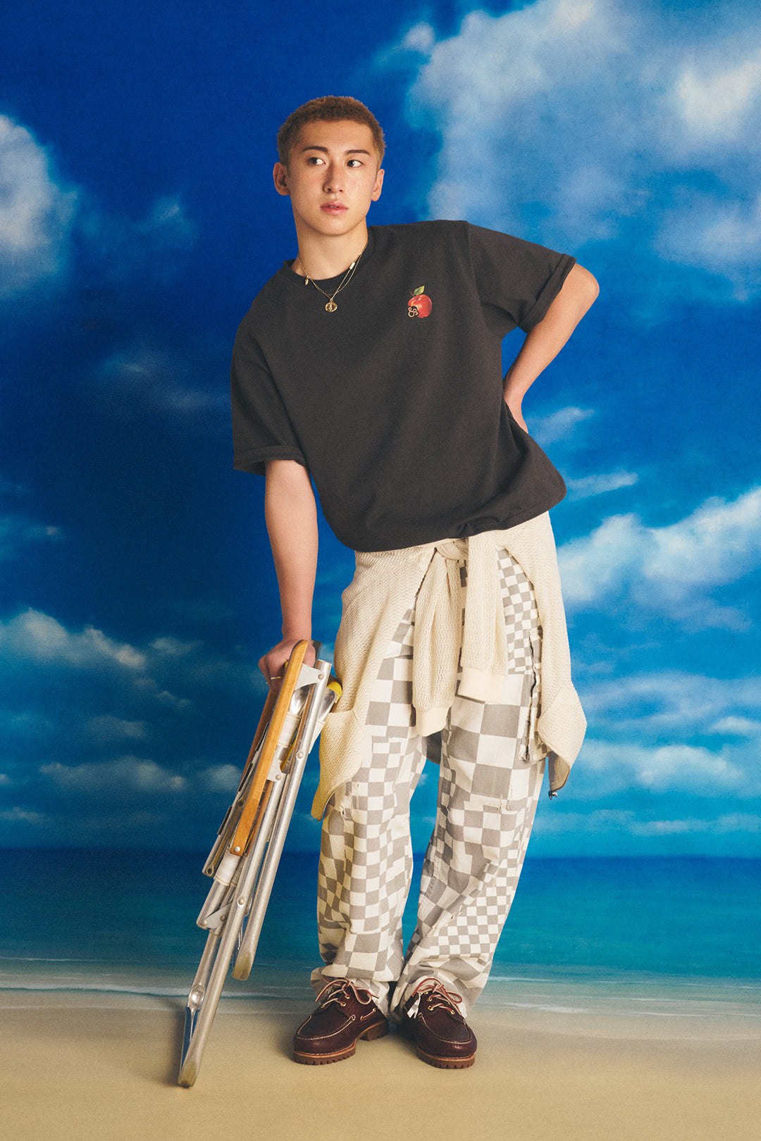 VACATION APPLE T-SHIRT