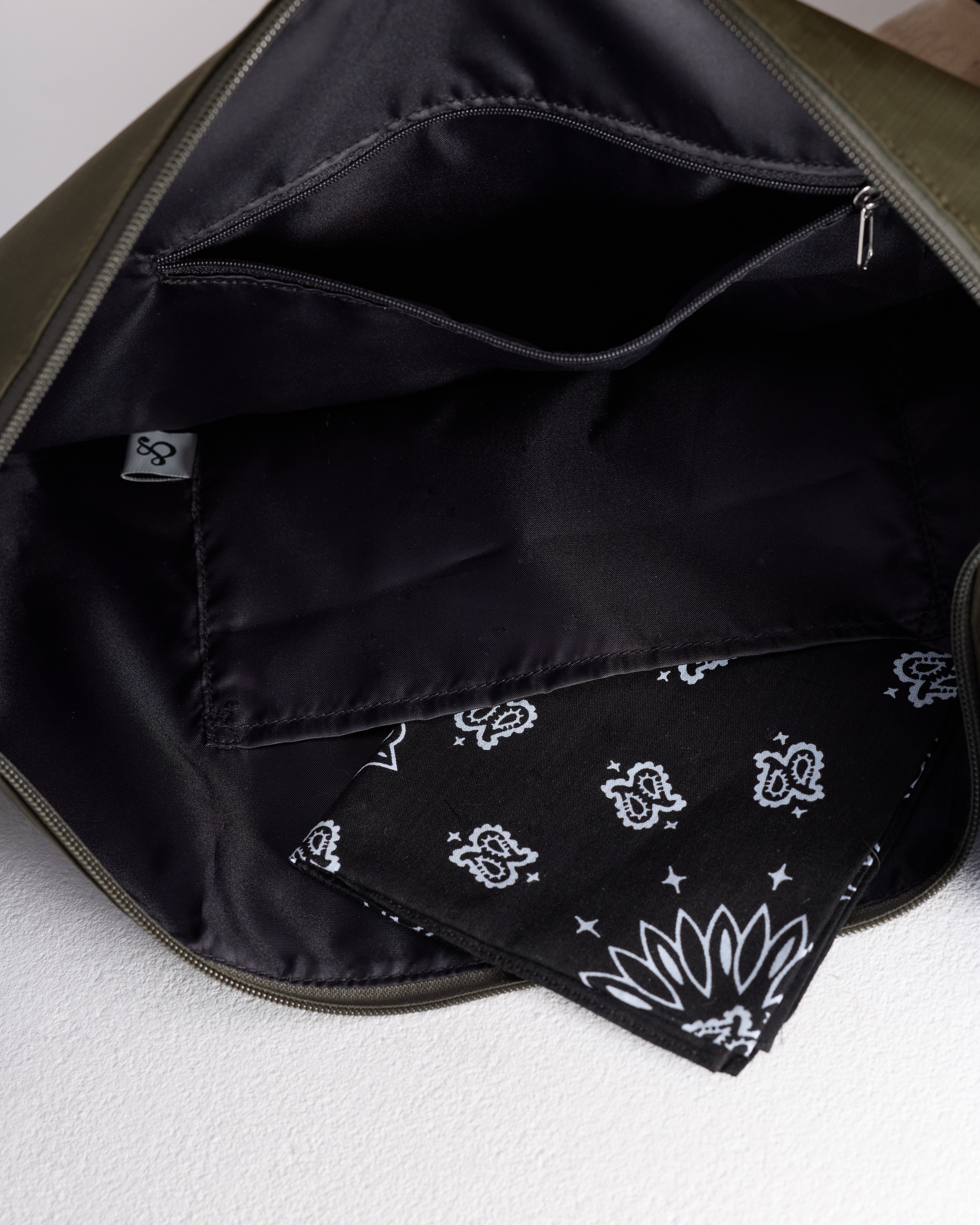 STANDARD SHOULDER BAG