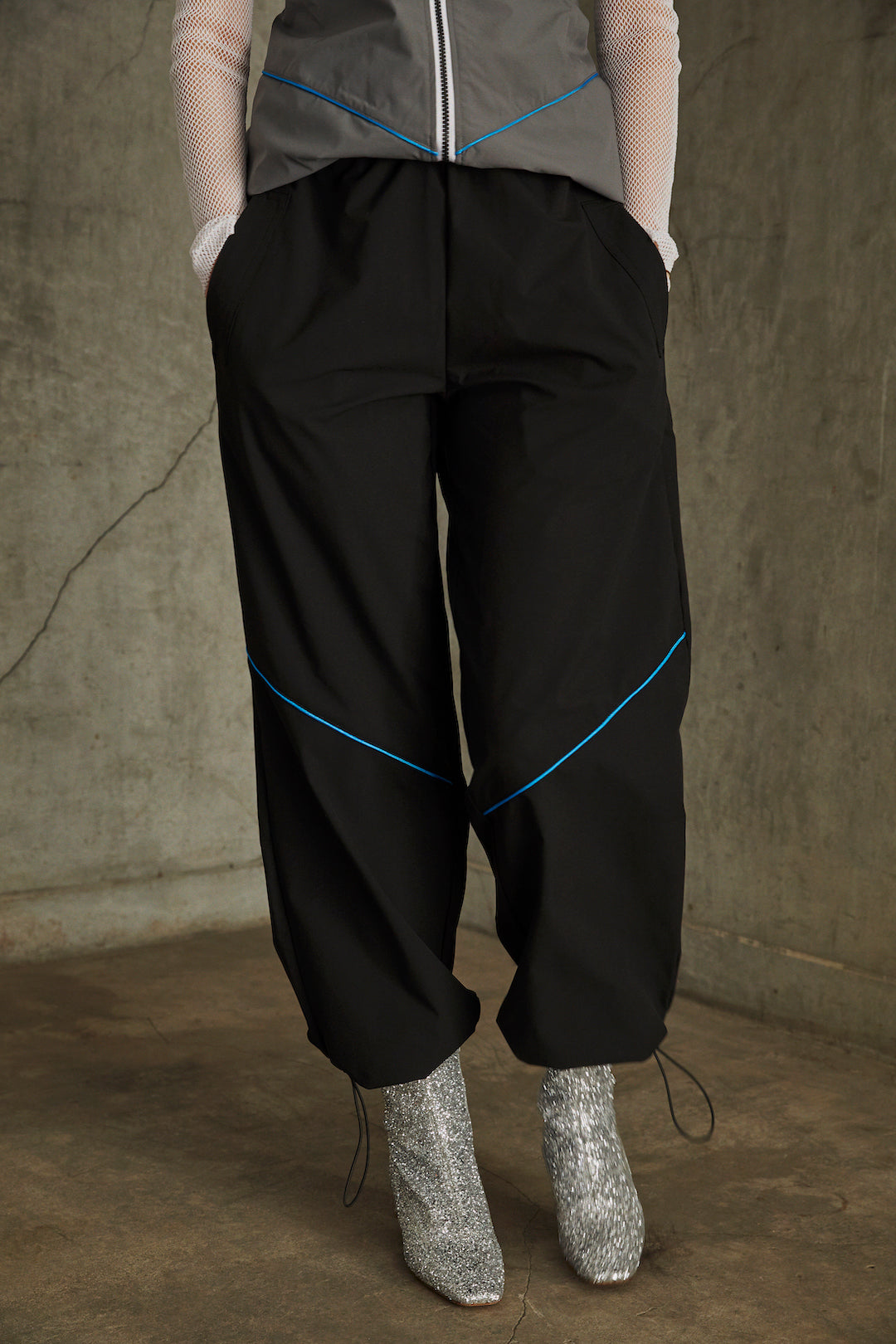 LINE WIND BREAK PANTS