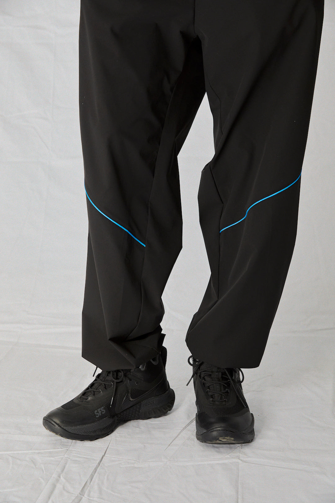LINE WIND BREAK PANTS